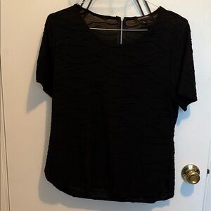 Black Textured Women Short-Sleeved Top with back zipper